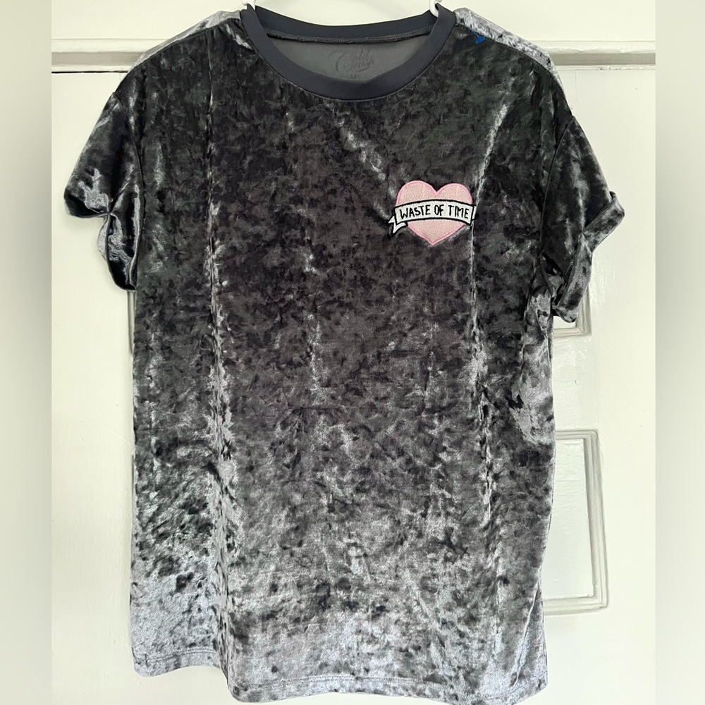 “Waste of time” heart patch Velvet shirt